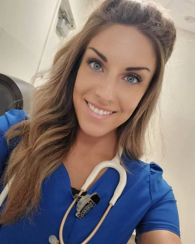 Am i hot? Be honest [F30] posted by Future-Highlight3766