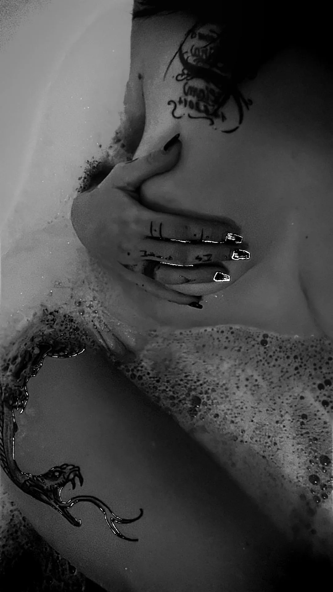 BadewanneZeit💦💦 posted by Artistic_Ad7400