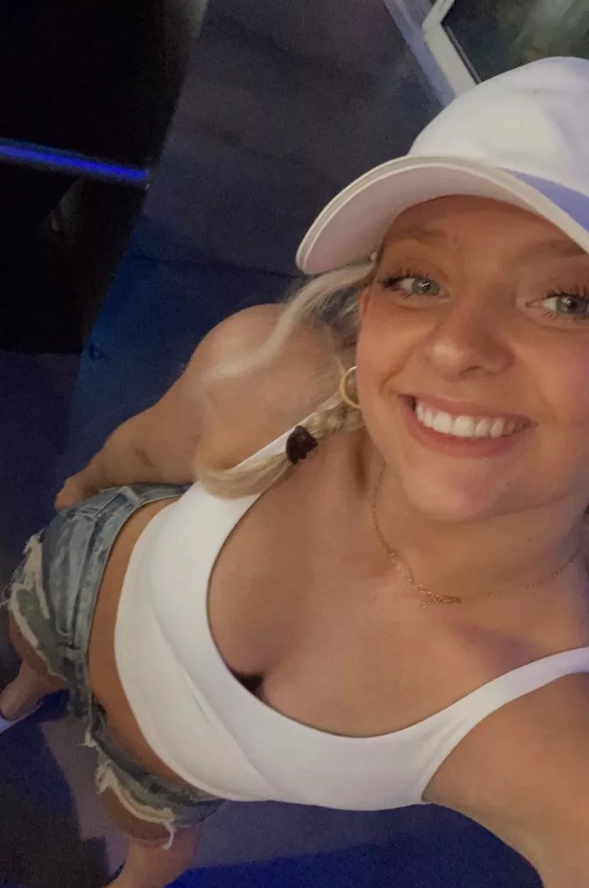 Cute Blonde Babe posted by Dangerous_Common_832