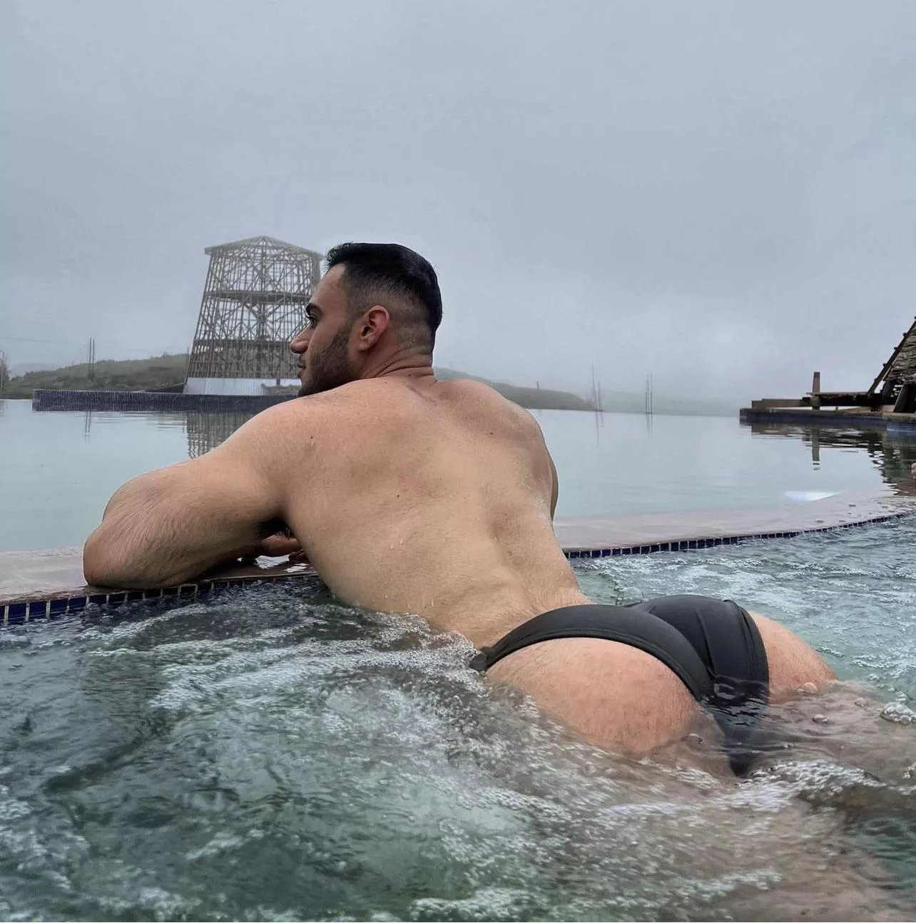 Damn!! Is this photoshop? 😅 posted by satinrouge