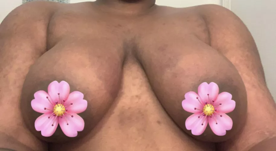 do you like my bruised black tits, Massa? 🥺👉🏾👈🏾 by regginlolli