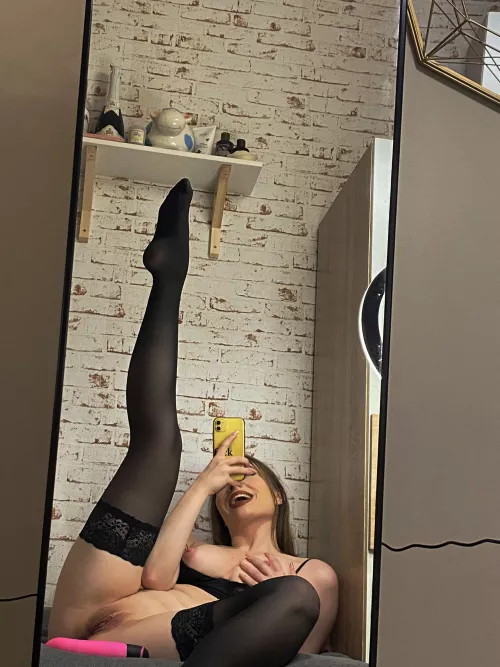 do you like that adorable booty giggle by encorbamsl