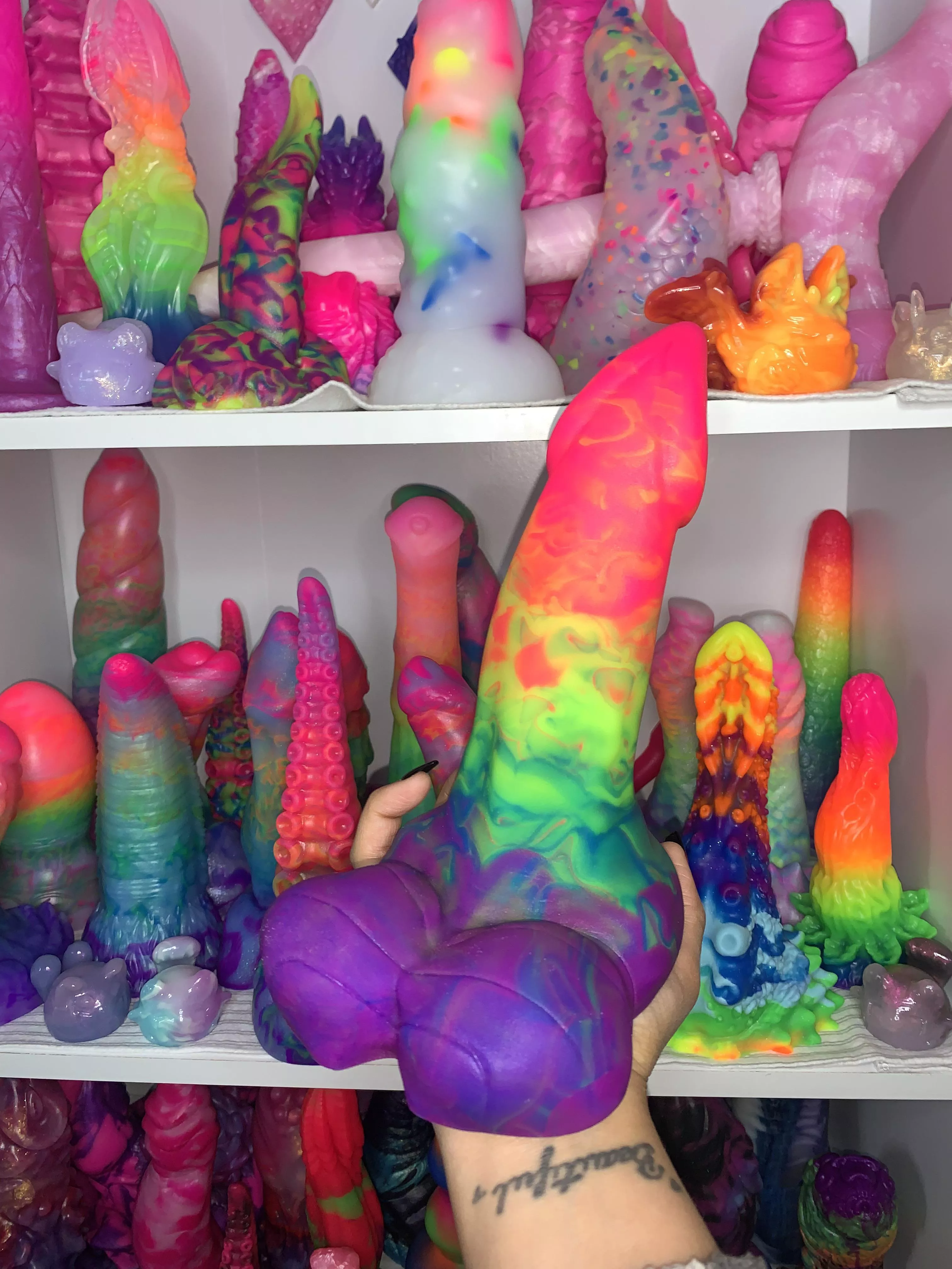 Duke the Bad Dragon looks so pretty in this rogue Aurora coloration 🐉 posted by xServilexx