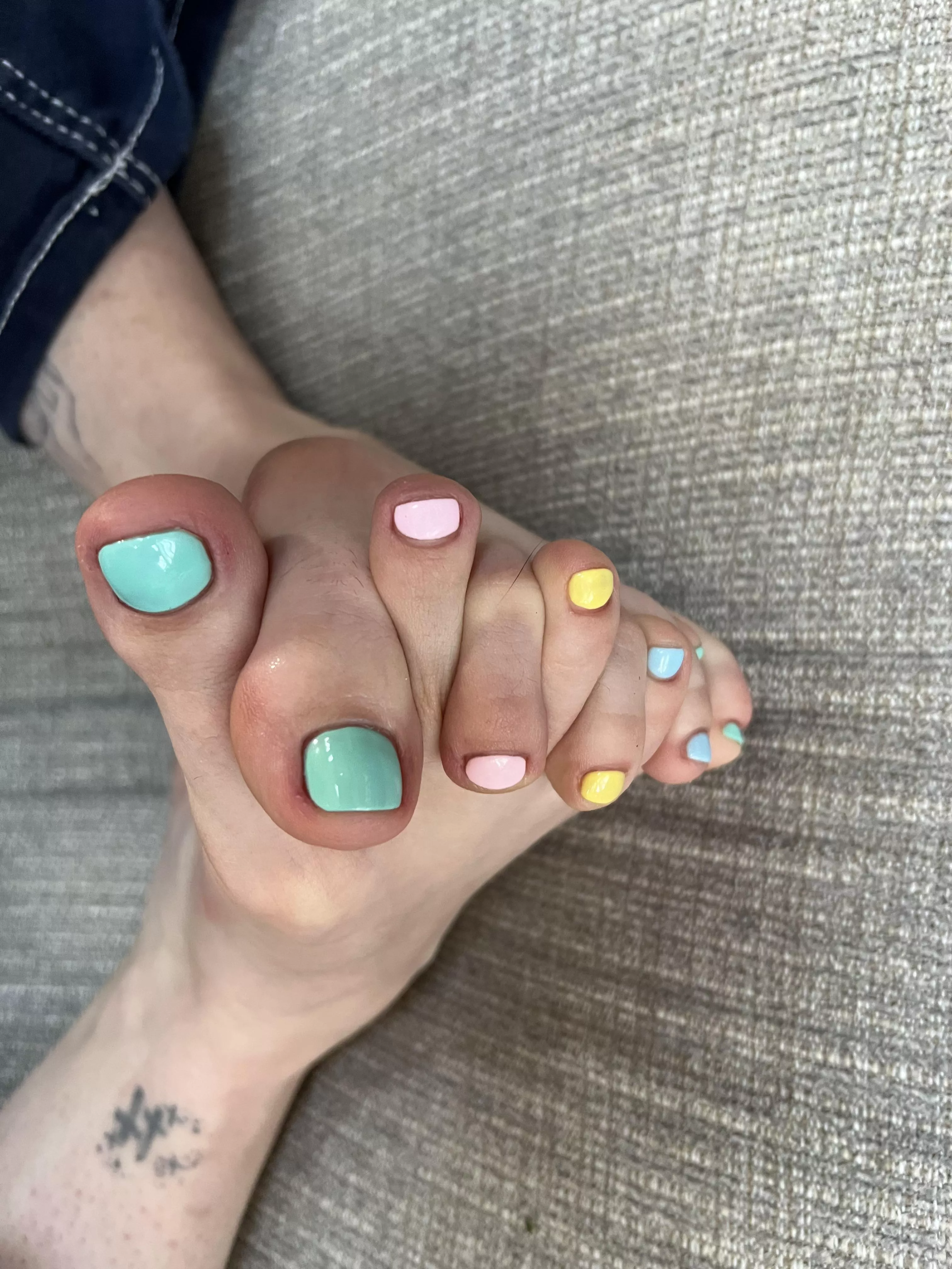 Easter toes!!! 3 upvote= 3 pics in your DM 💋💋💋 posted by xxxtraterrestrial777