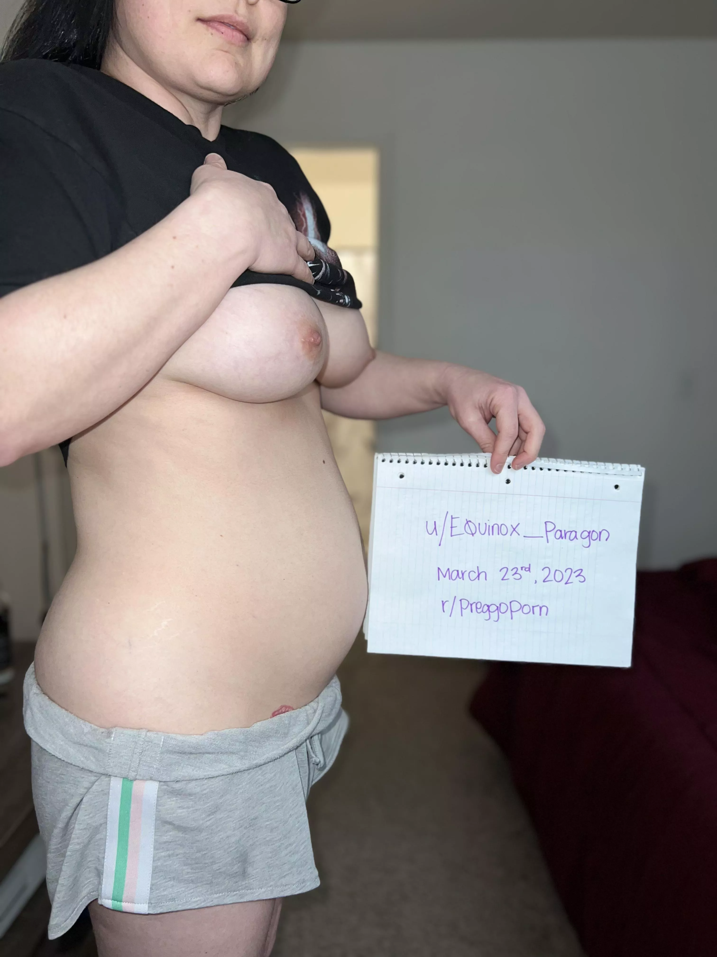 First time 🤰🏻 mama! 10 weeks, and 1 day. Seeing a bit of a bump now. Verifying myself and starting this new journey. 😘🤤 posted by Equinox_Paragon