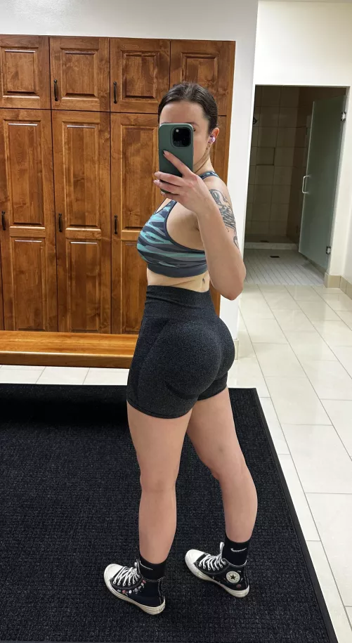 Had a killer glute workout today 🥵 by Ok_Zebra_5737