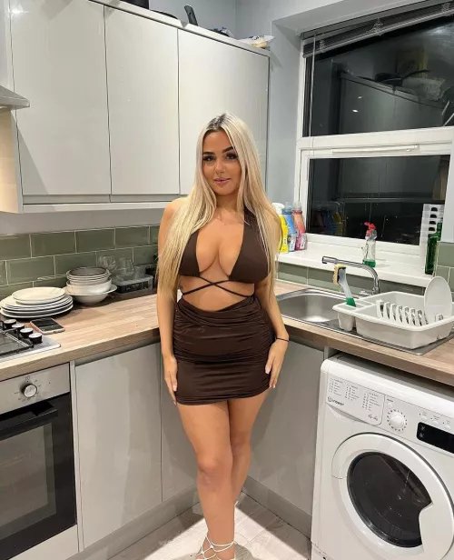 Hot blonde by CumAndGetIt19