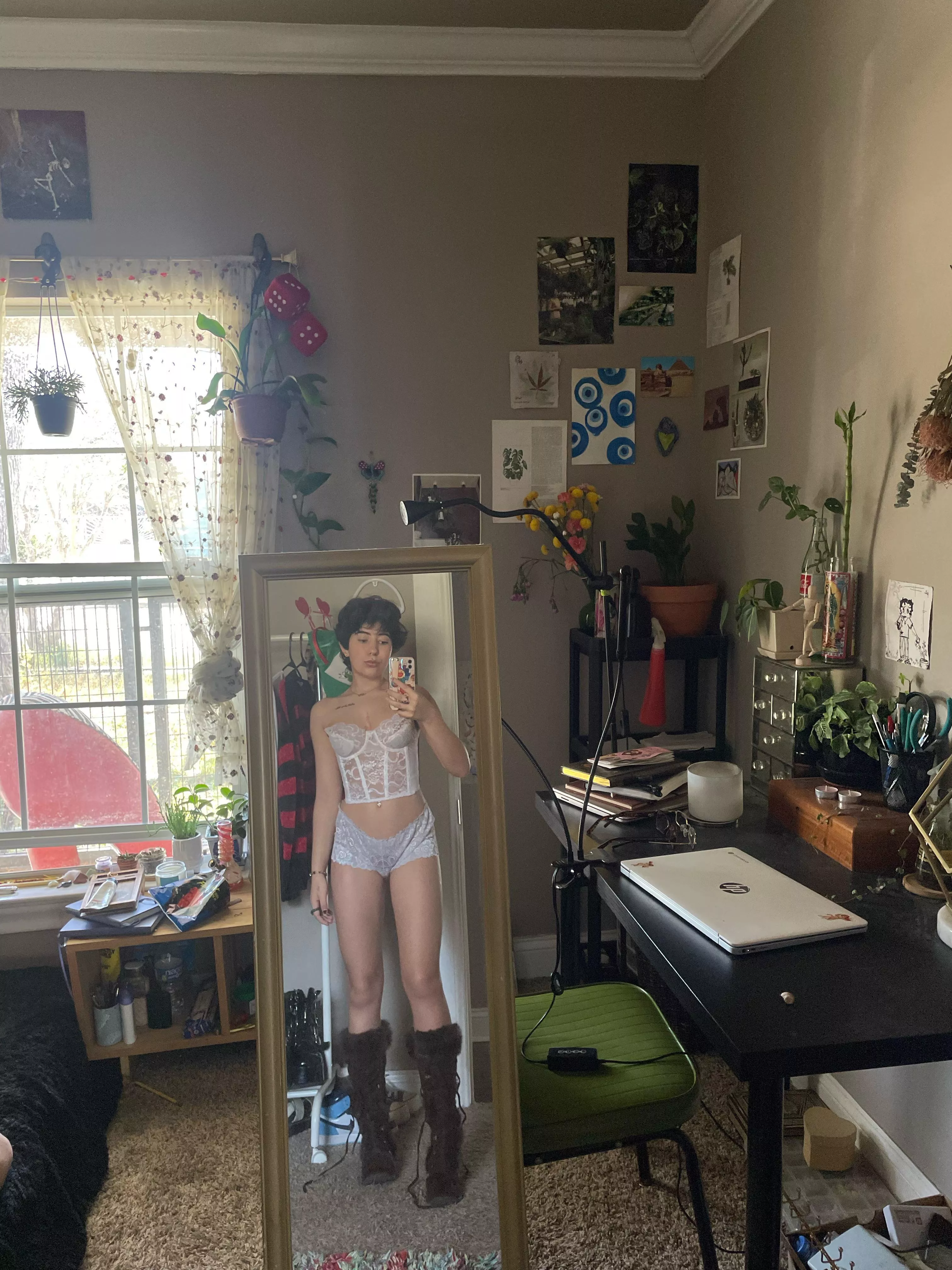 I got new boots 🥰 posted by Ouidjar