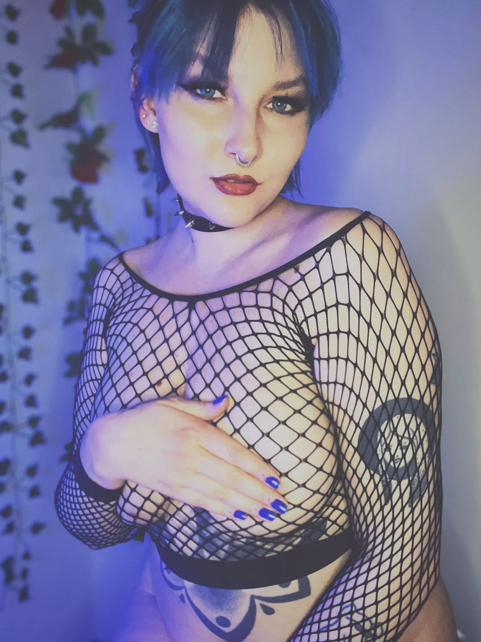 I'm thinking about removing the hand tho posted by Blumerystka