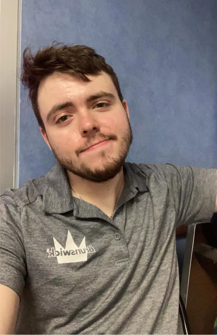 Just an at work selfie 🤳 happy hump day posted by softyserve69