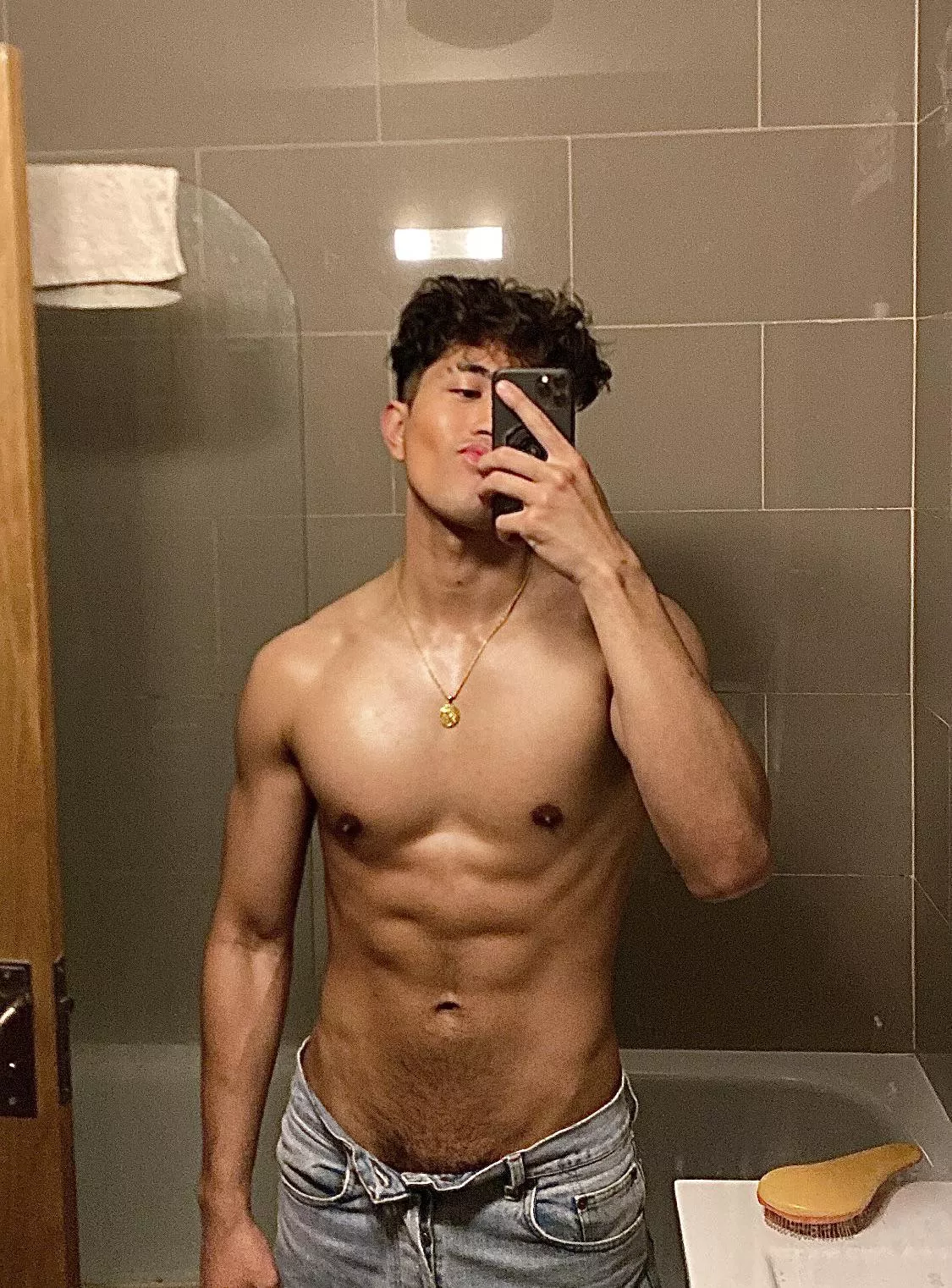 (M) pov: we’re about to do hardcore cardio posted by suaveliciouss