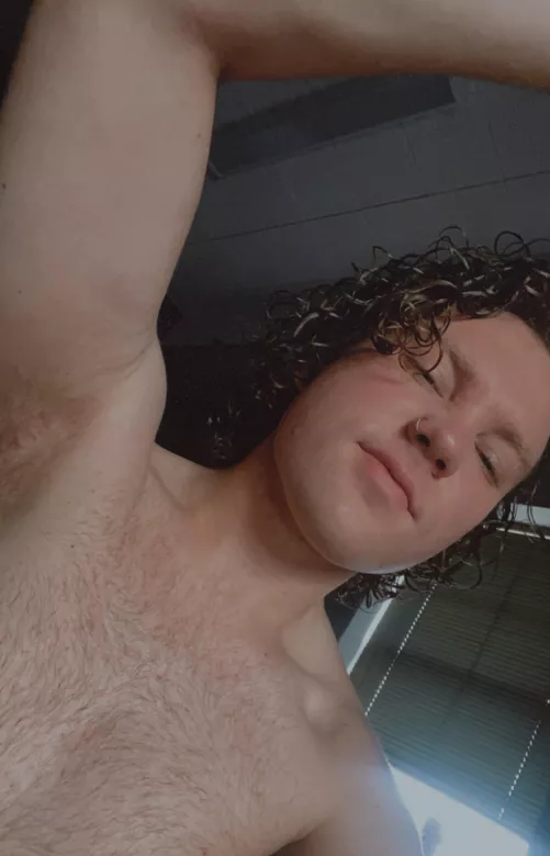 needing new reddit gay friends 🥹 feel free to dm me! 💖 by interstellarvibes_