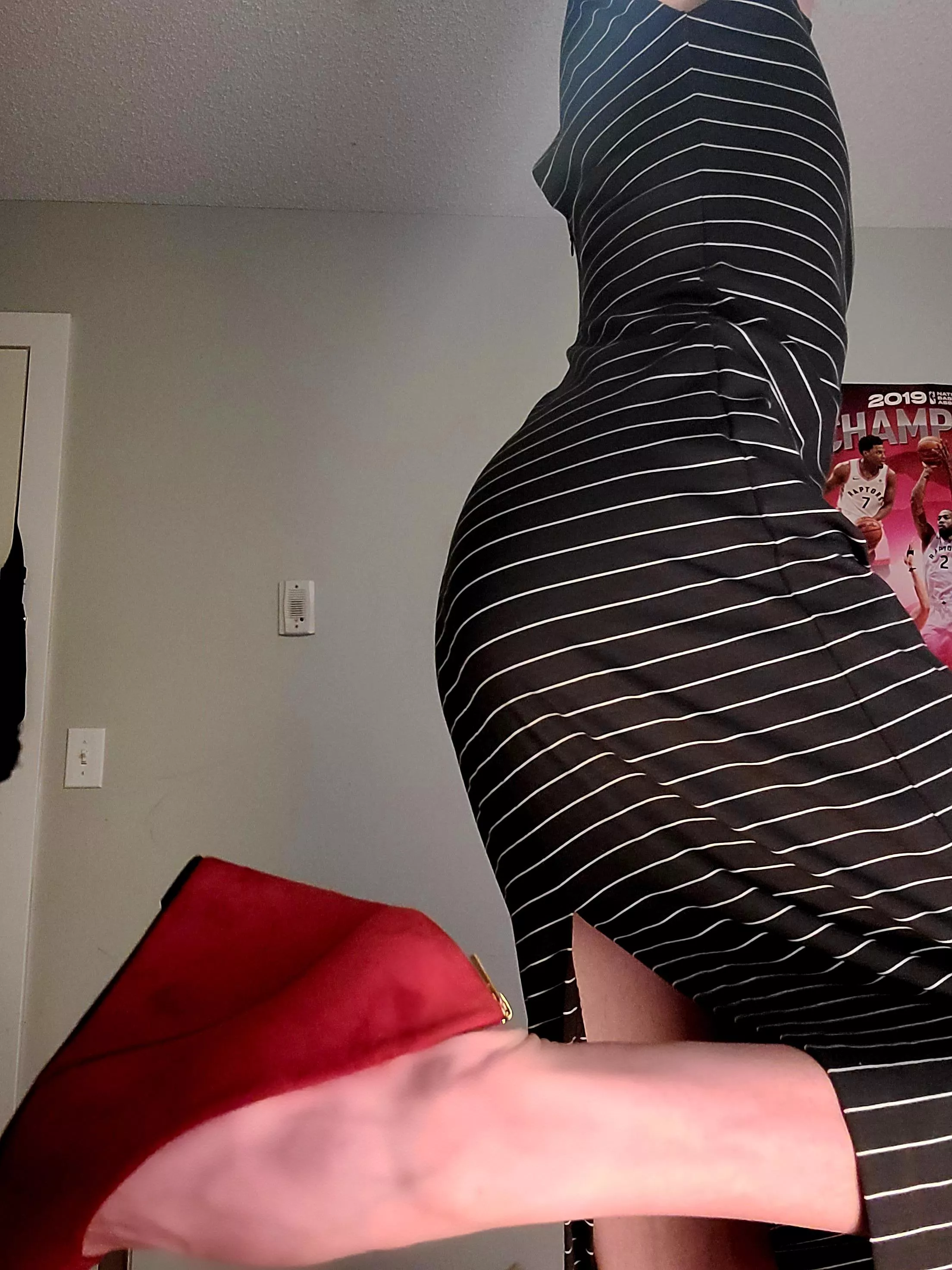 showing off My knew heels 🩷🩷 posted by northstar_owl94