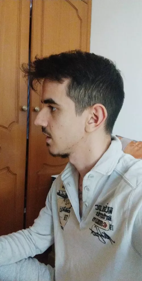 Started loving my profile. It's definitely not that beautiful, but at least it's okay I'd say. by Axaxou