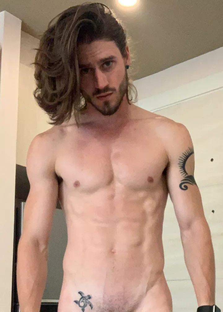 the turtle in the V 🐢 posted by AshSmash_um