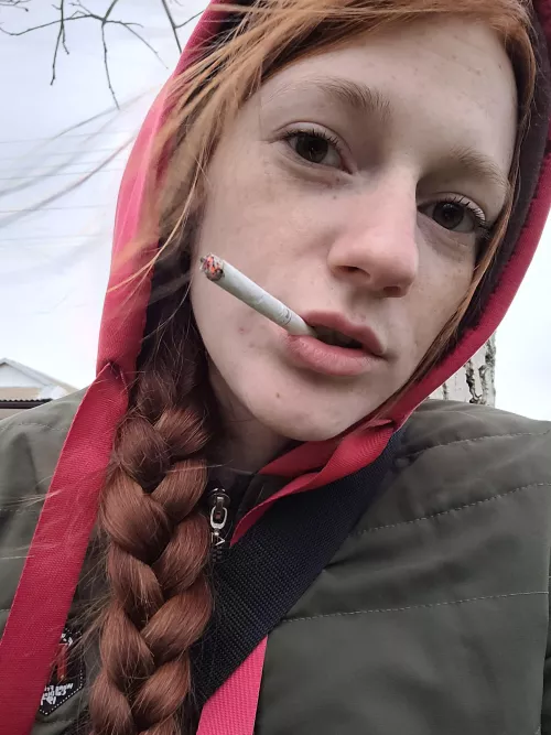 Time to smoke 🚬 by Alice_ginger