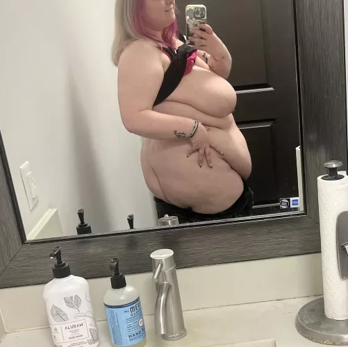 Who doesn’t love lots of curves? by doyoudreamofmytits