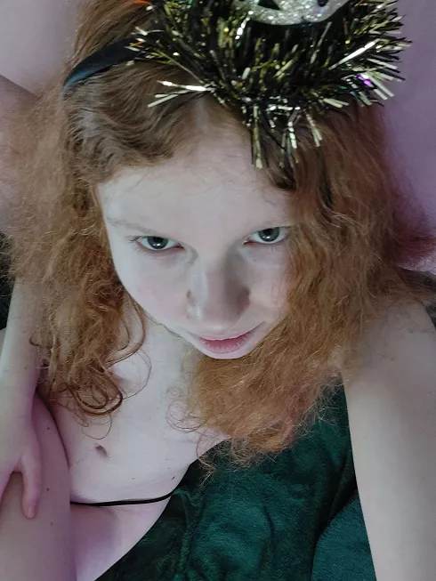 100K followers! Thank you so much for everything loves ❤️ I'll be live tonight, don't miss it~ posted by MollyRedhead