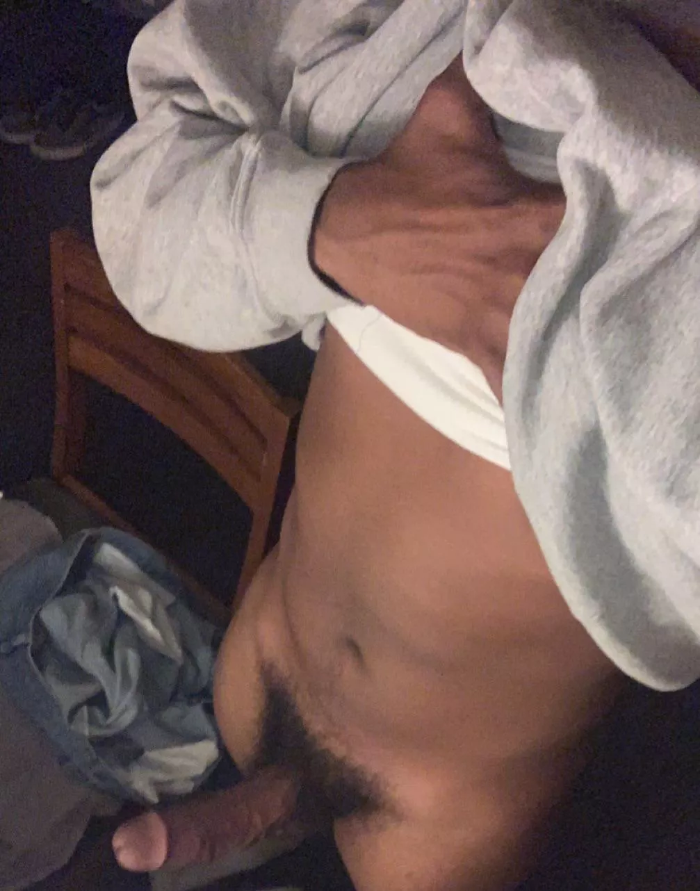 18 vers looking for someone in Socal/ La Hmu with pics and asl to trade @bbillyf feet++ hairy++ verse++ posted by Emotional_Corner6101