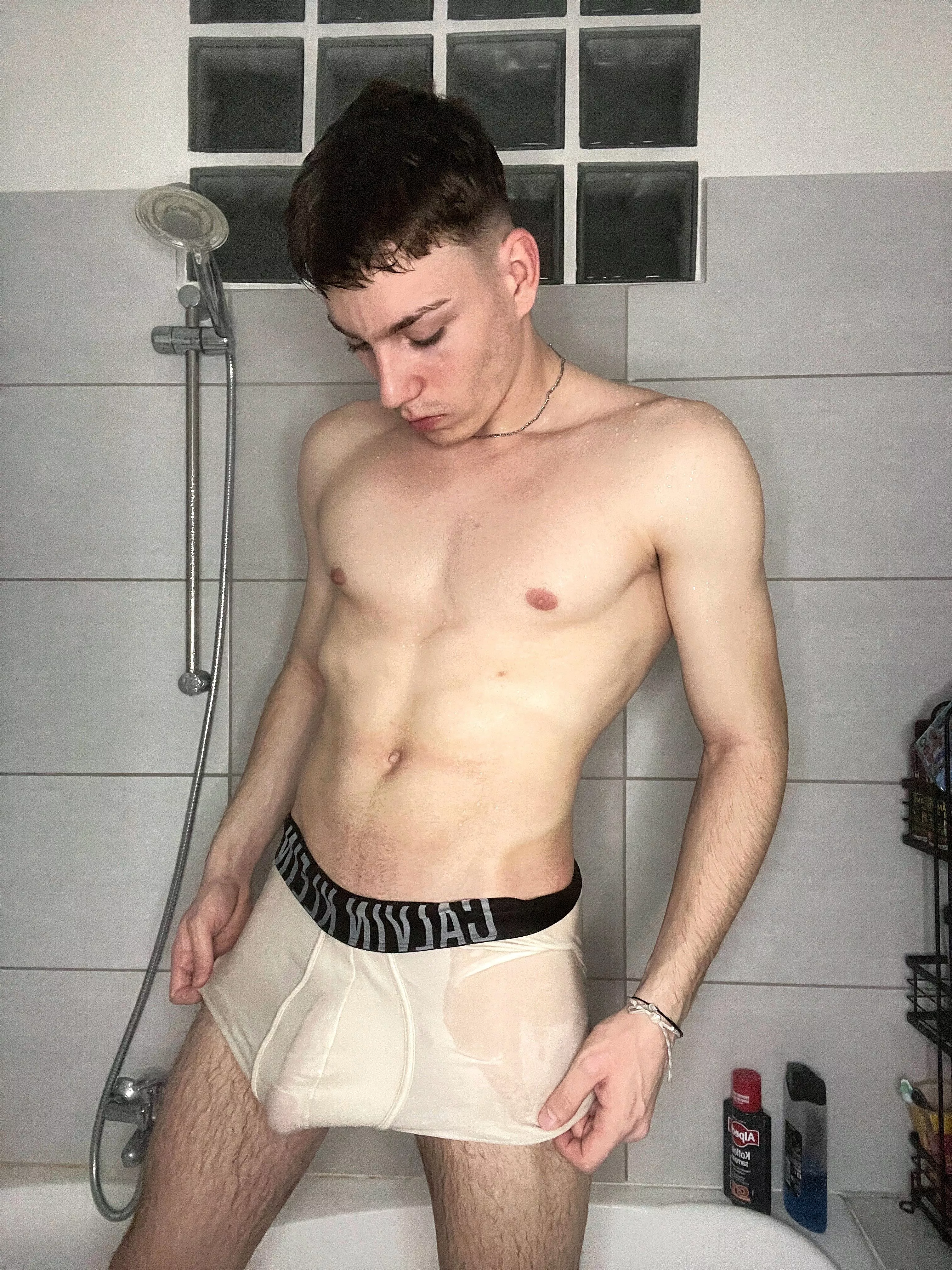 [19] @kolozsi_tomi get on knees posted by OppositeWin3310