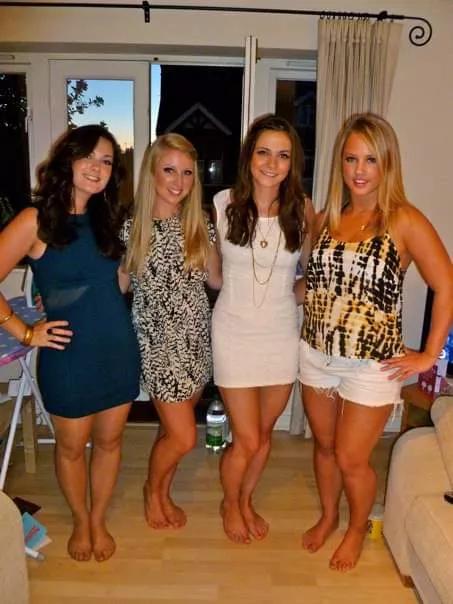 2 v 2: Brunettes or Blondes posted by boilinoil