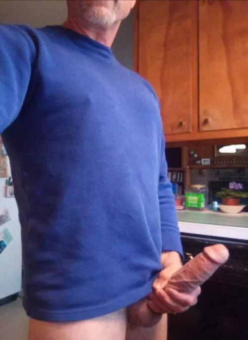 [62] Who wants to kiss me goodnight? by NewPegger