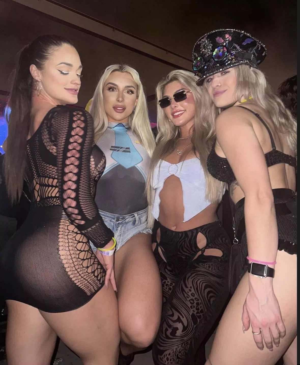 Anyone else completely miss the meteor show at Afterlife??? Those visuals rly do demand your attention lol. Amazing show tho posted by Rosefittt