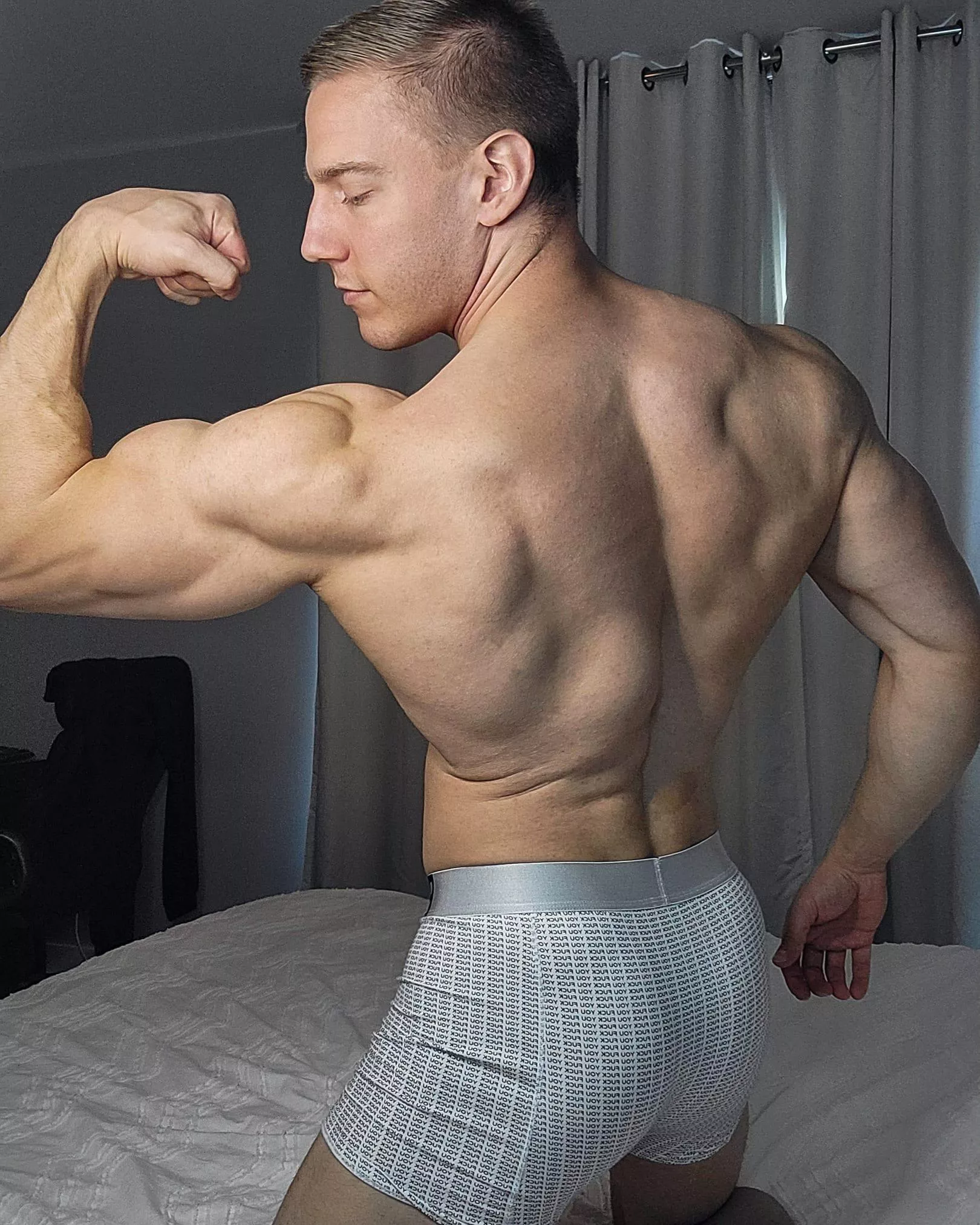 Bring the body oil 😈💦 posted by John_fitness91