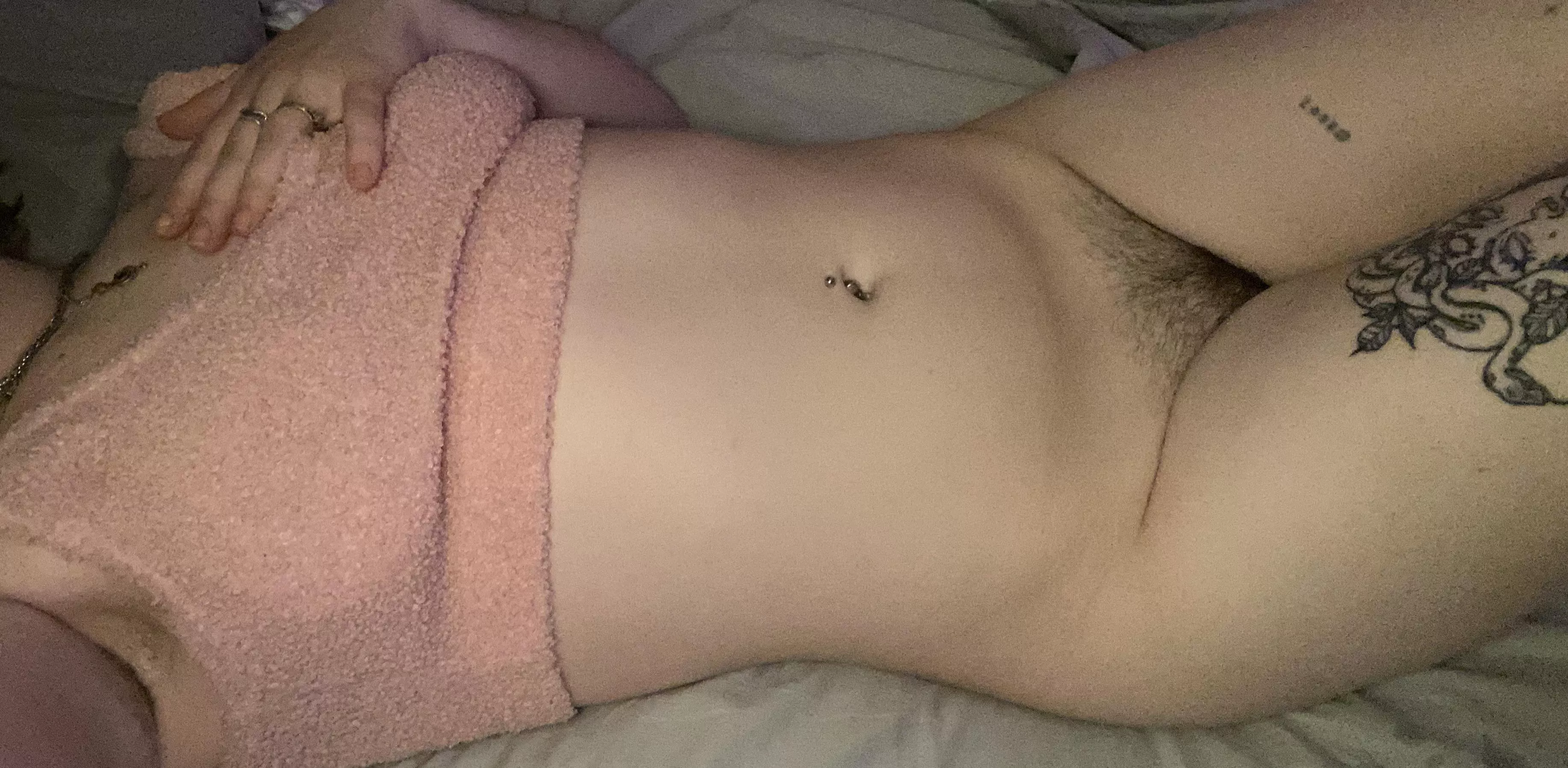 Call me mommy and rub your face in my hairy pussy, you know you want to😘 posted by OpheliaRene43