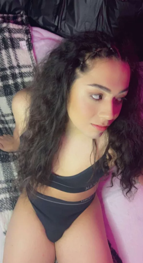 Do you like her cute bulge? by CompliantLizard