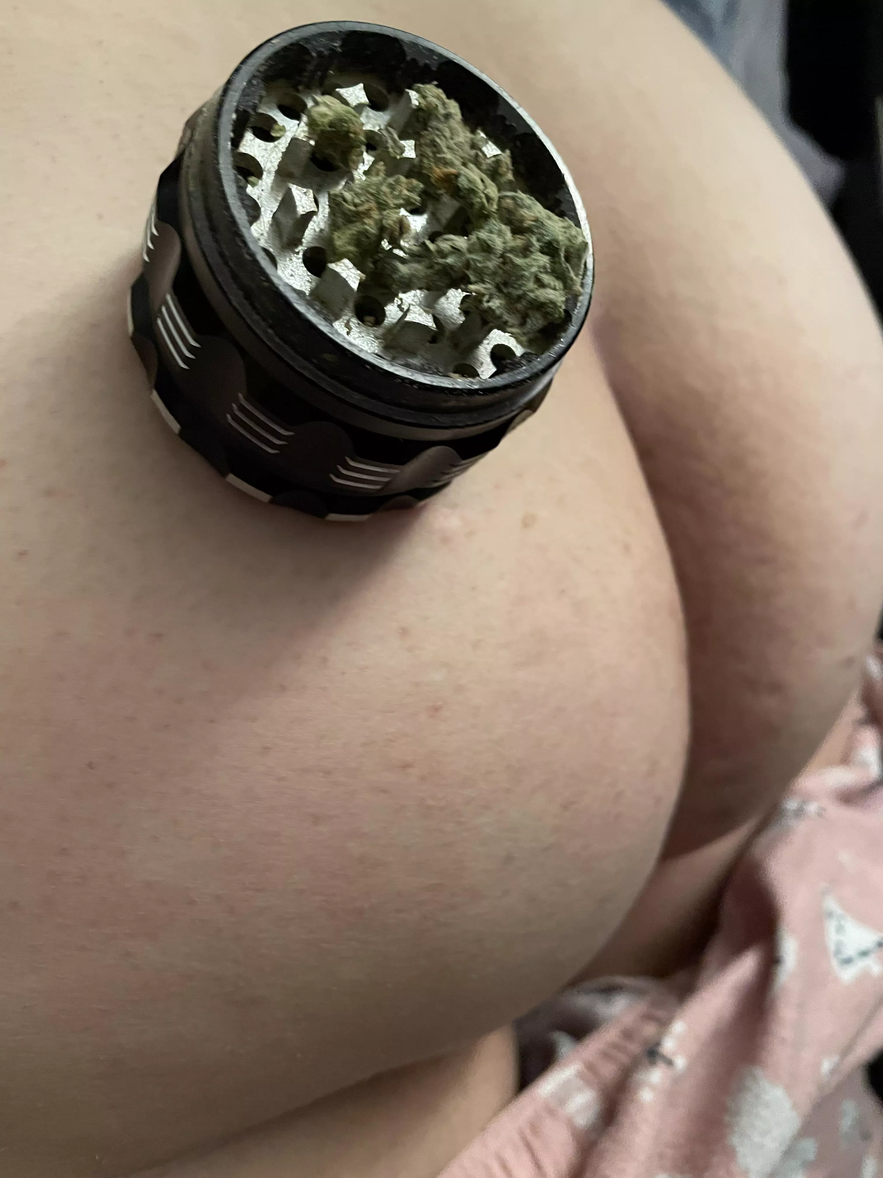 😶‍🌫️(F) posted by dddwifebossbaby