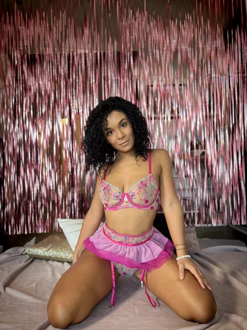 Feeling Happy 🎈🎉 🎁 by missfluo