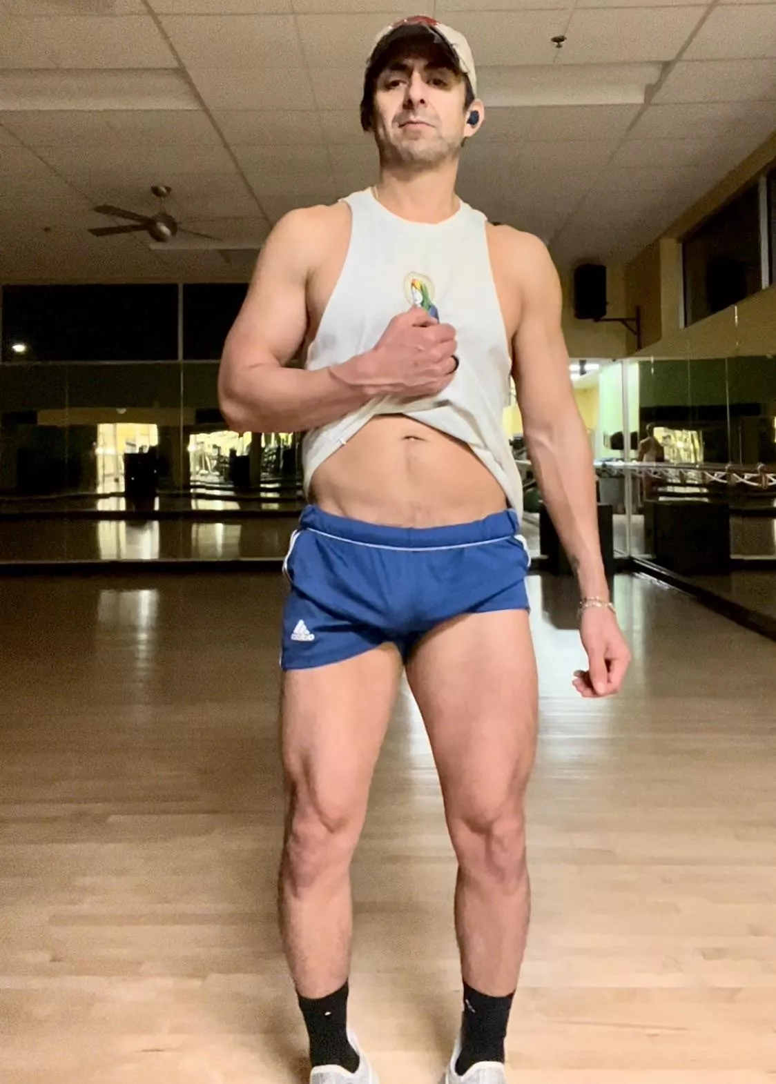 Gettin thicc! I promise I’d be smiling if I wasn’t concentrating so hard on flexing 😂 We made it, y’all!! Happy Friday!! posted by Brief_Mode2746