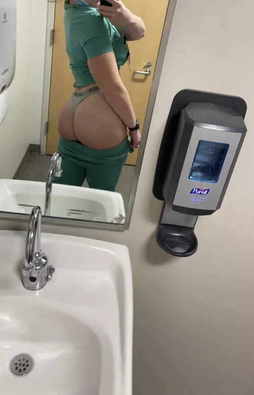 Happy thong Thursday! by sunnywachanceof