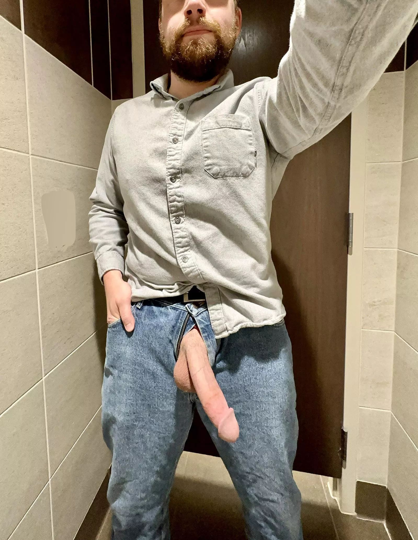 Hard at work. [35] posted by icytonight450