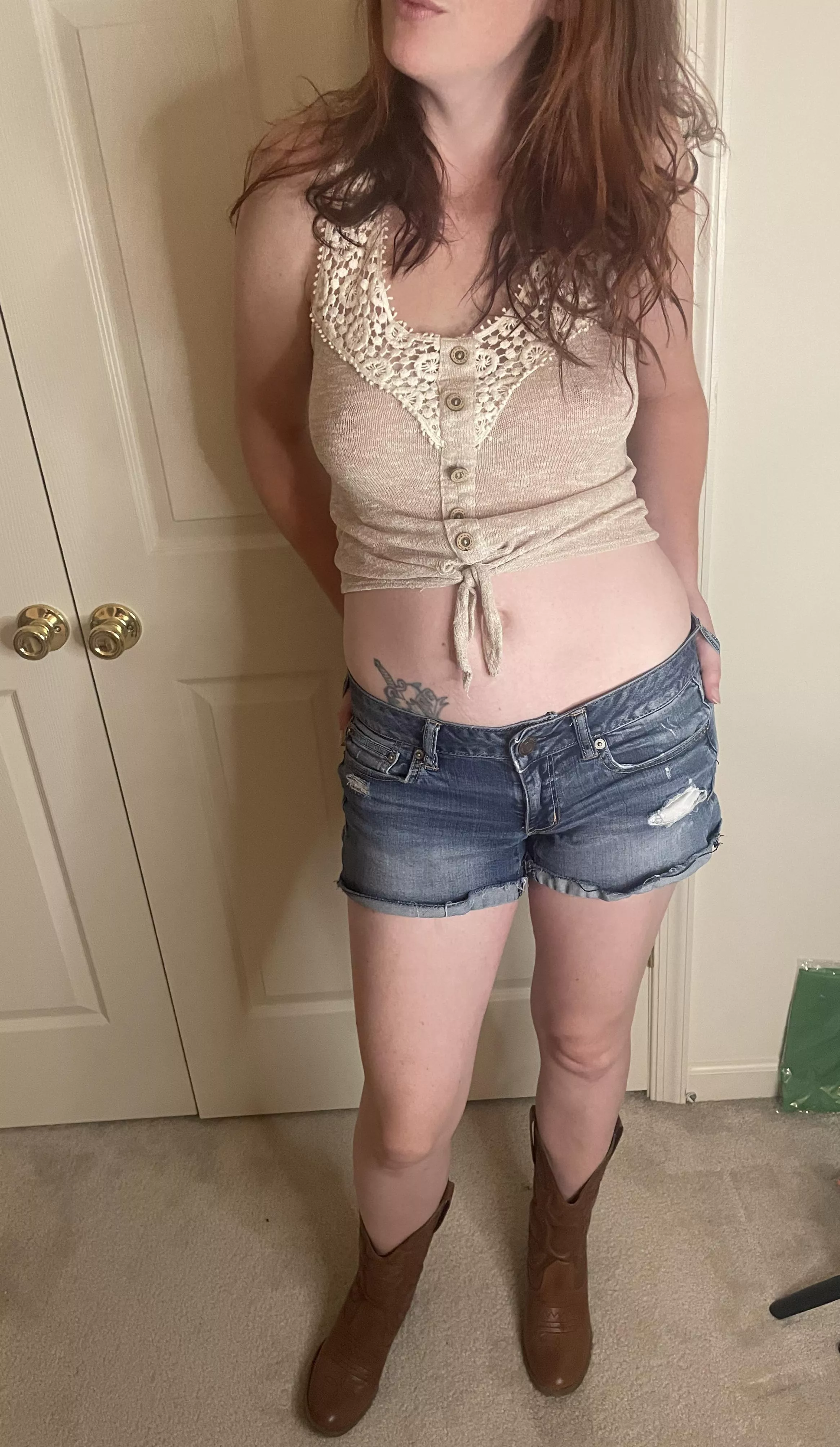 Heading out to the country bar tonight wanna join posted by Cay_Bakes