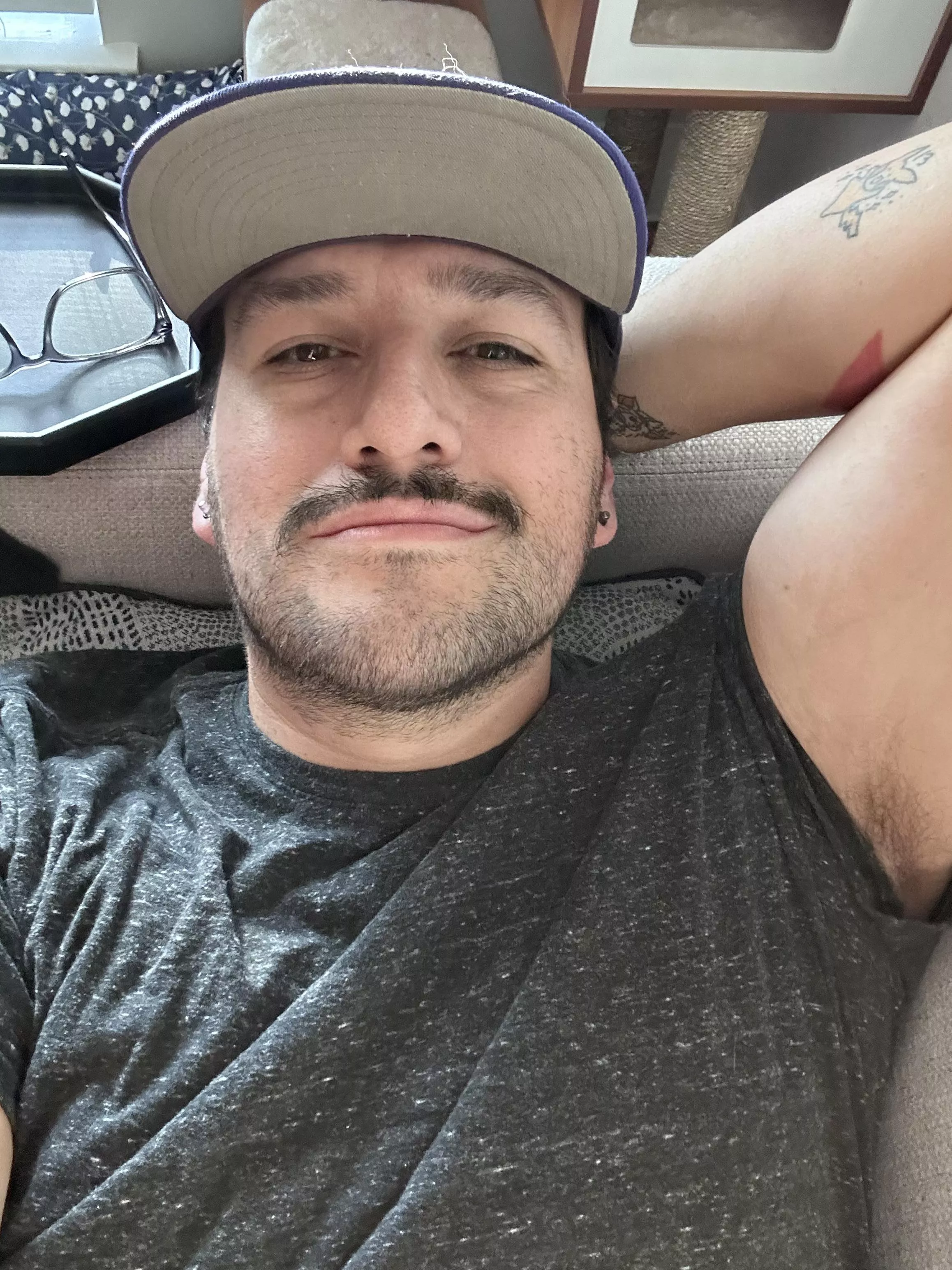 Hi gays! How’s everyone!? posted by holaraulito