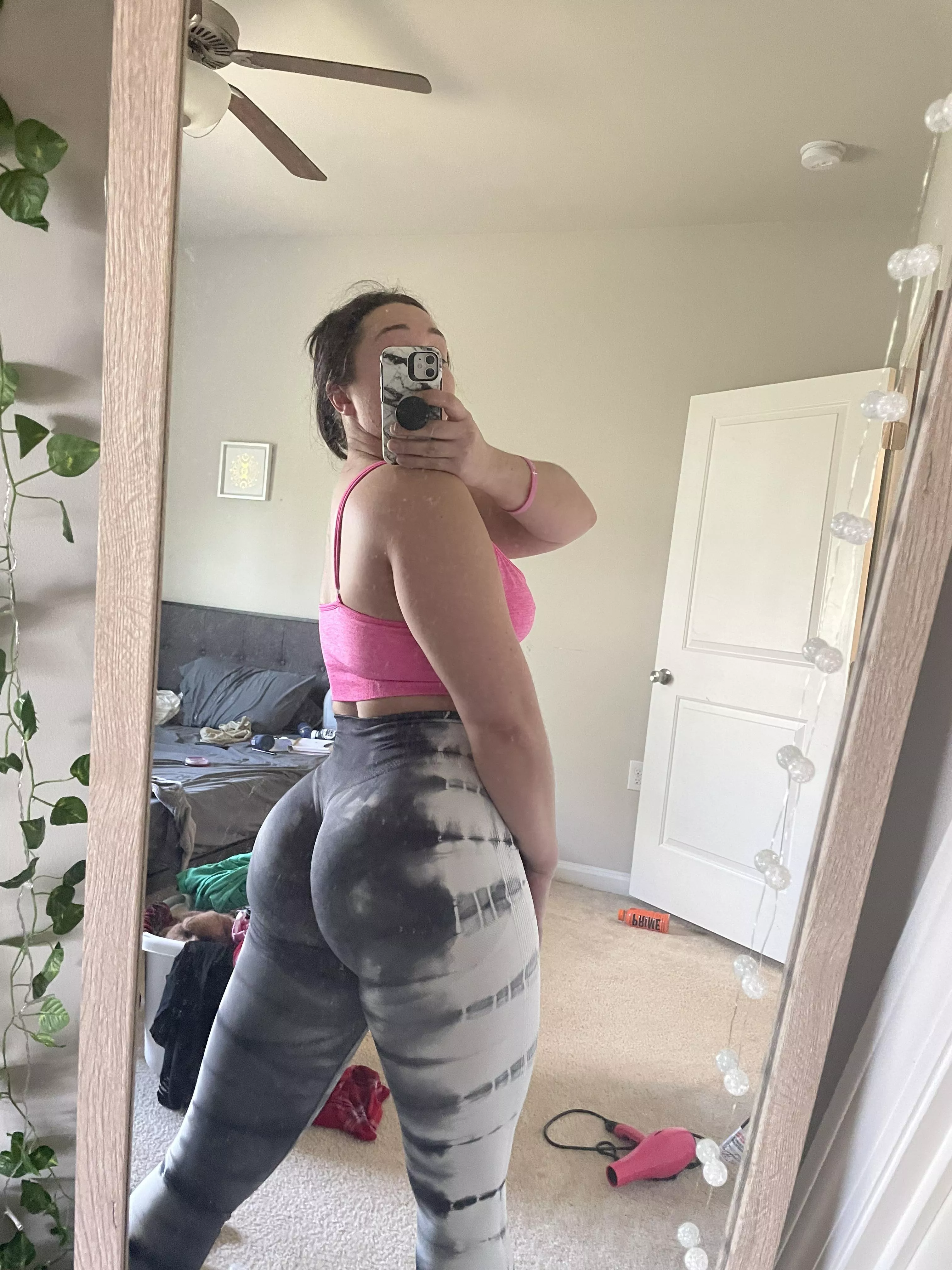 Hit upper body today but still have to show off the glutes posted by Buttcheeksnbarbells