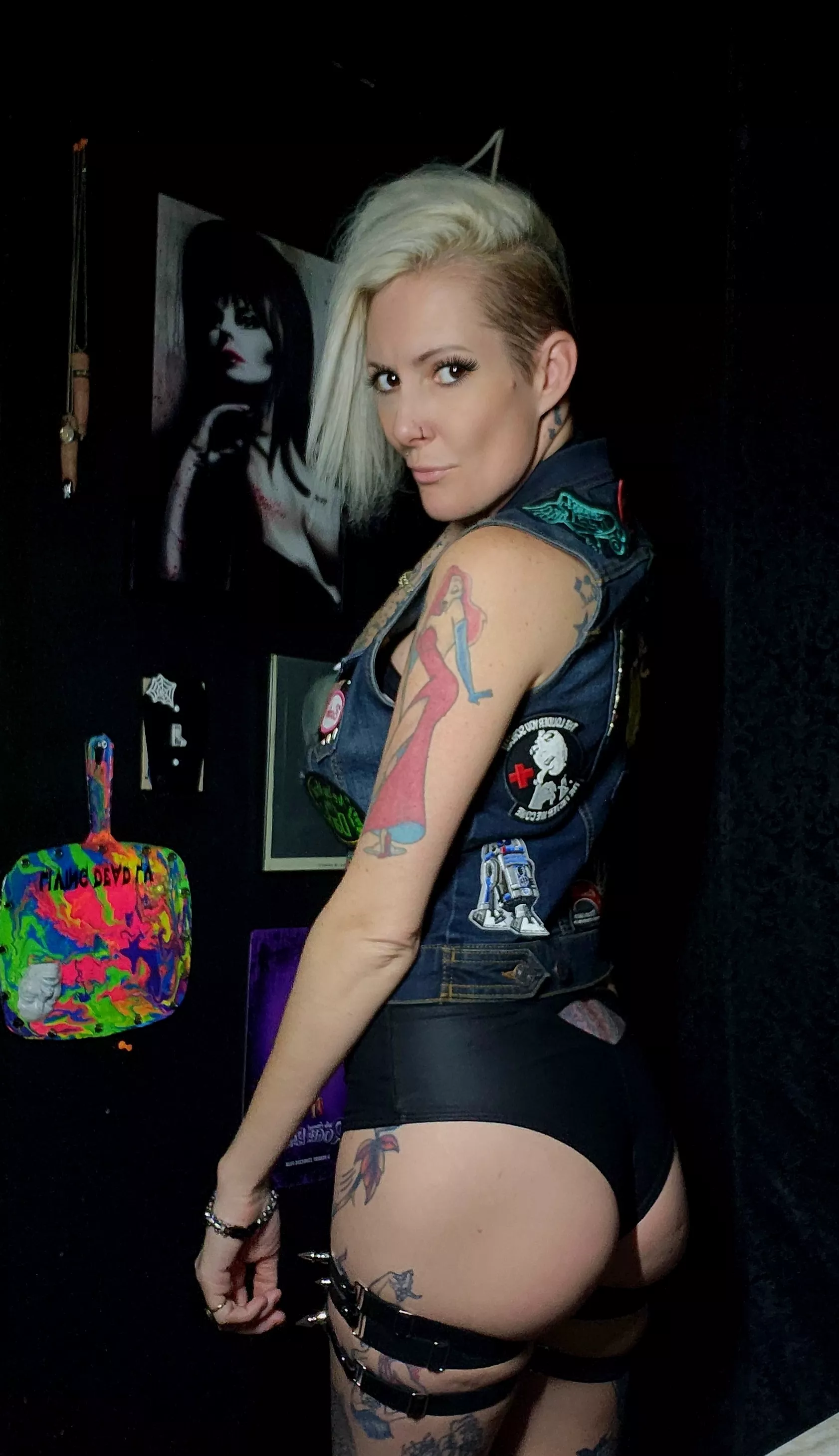 I think I'm in the right place 🤘🦇🖤 posted by LDLVMama