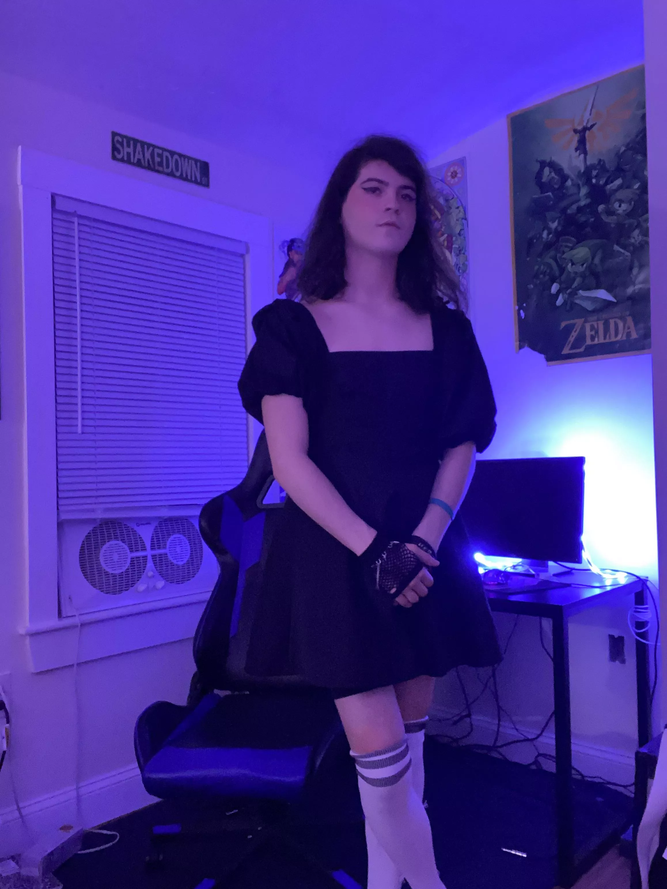 I want to make some friends :3 posted by Cometra_Music