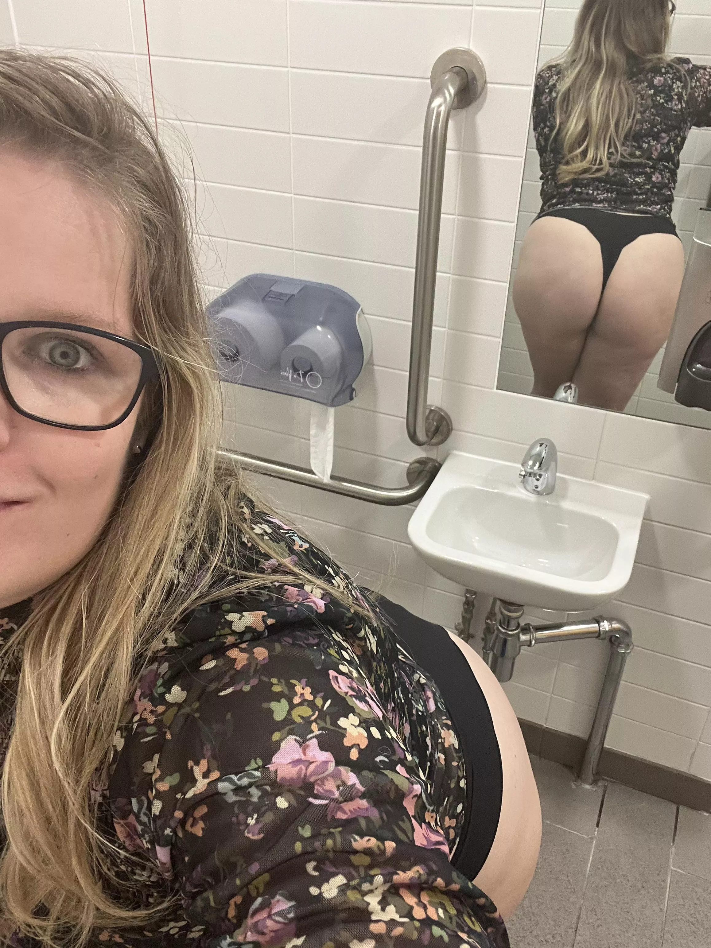 I’m bored at work! 🍑😜😘🫣😈 make my day and join me over on OF posted by office_angel_x