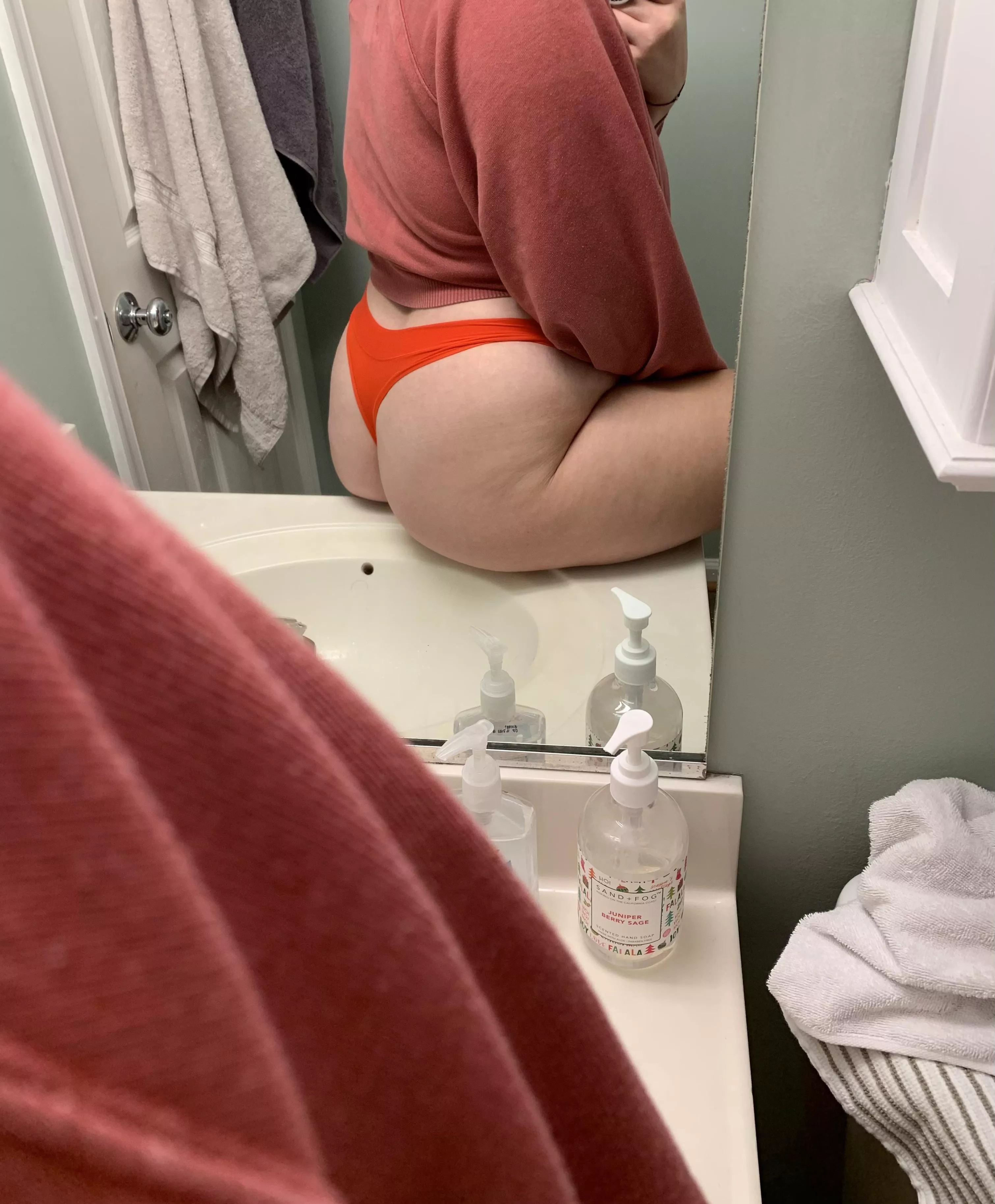 Is anyone up for chatting? 22F posted by Annatheslut00