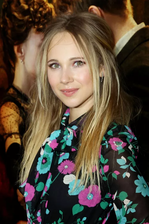 Juno Temple by Breathlessbeauty
