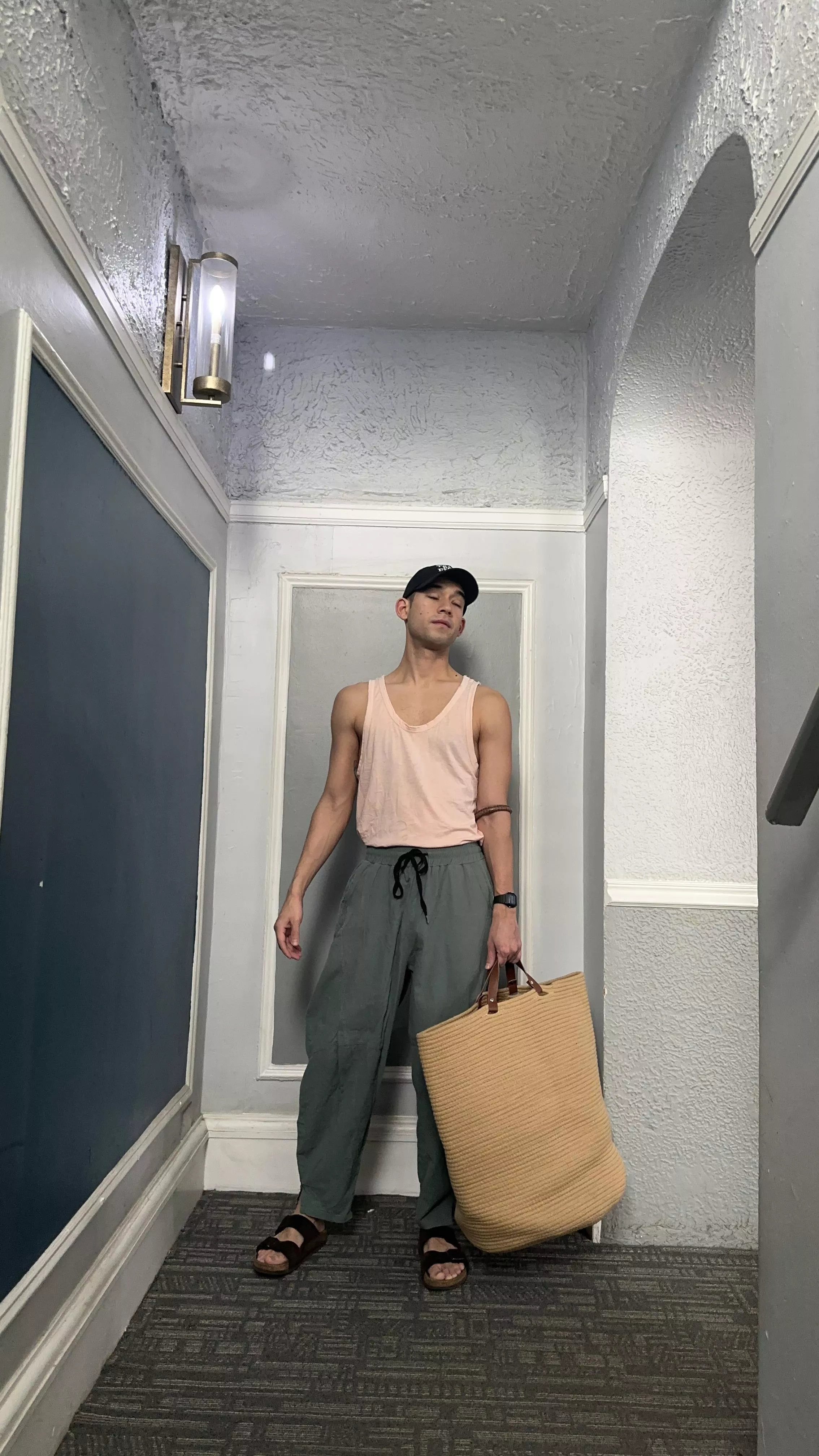 Laundry day. 🧺 I need an assistant. 34. Chicago. 👽 posted by artificialplans