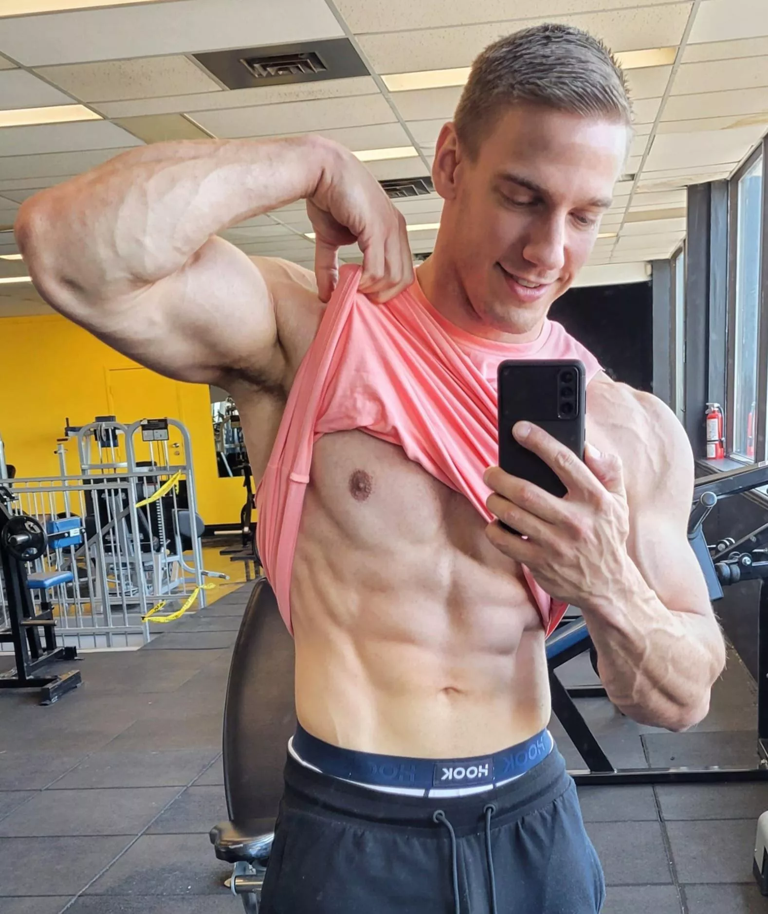 Looking for a work out buddy 😏..? posted by John_fitness91