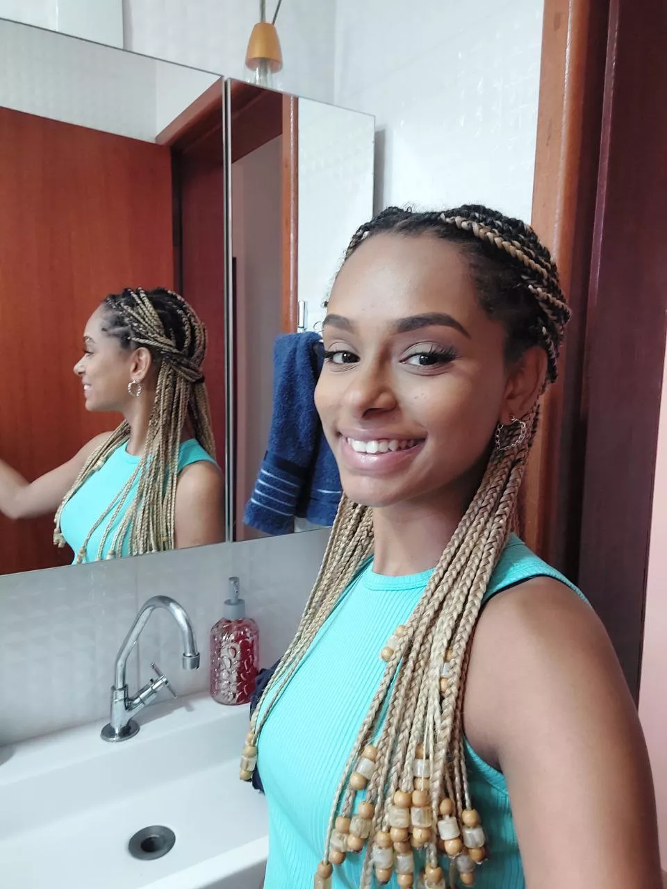 Mirror mirror on the wall, who's the prettiest of them all? posted by eududarosa