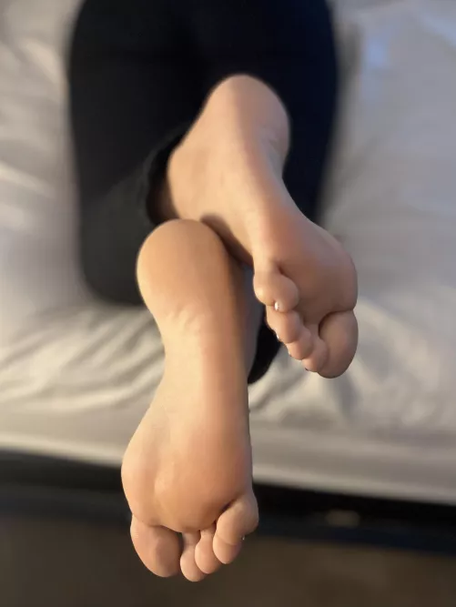 My arches get me the most attention! I wonder why. by Another12150820