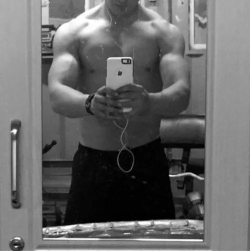 Nothing like a little workout selfie pump by Peppered_losses