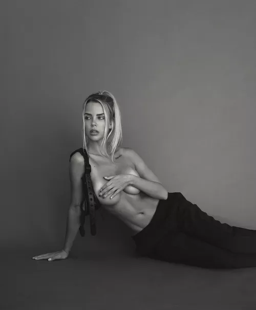 On her side by bubblrisback