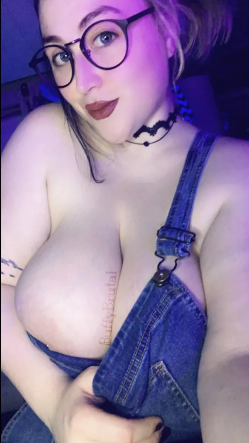 “Over all”…I think its a pretty hot pic…🤪🤣 by BuffyBrutal